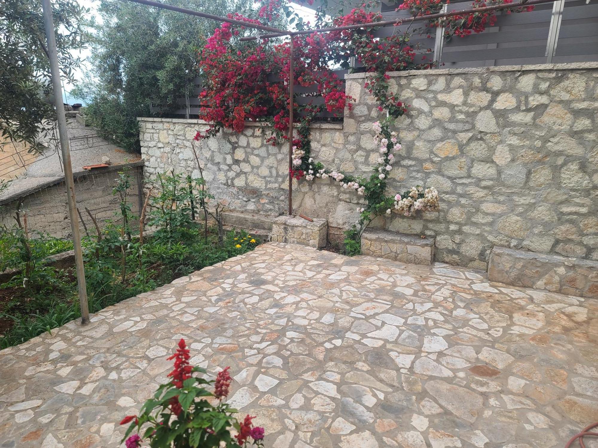 Hillside Garden Apartament Sarande Phòng bức ảnh